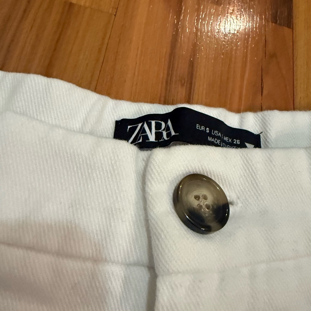 Zara White High-Waist Cuffed Shorts - Picture 2 of 8